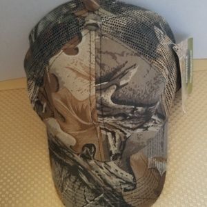 2 New Camouflage hats⬇️PRICE DROP ⬇️